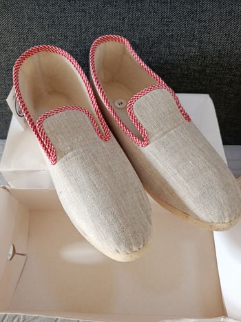 NEUVES avec étiquette, véritables charentaises fabrication française, taille 41 ! ( Bien lire merci) 