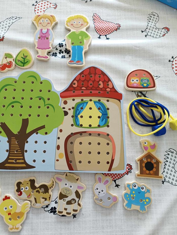 Jeux en bois et d'enfilage