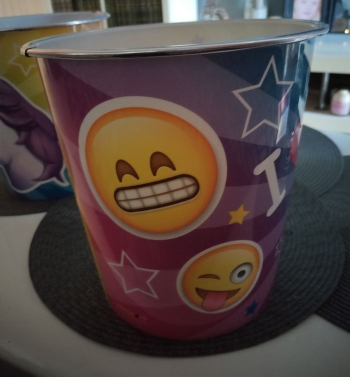 Lot ou à l'unité poubelles de bureau "emojis" en très bon état - photo numéro 4