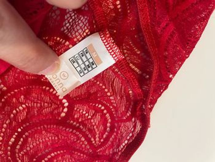 Ensemble en dentelle rouge 75B/M - photo numéro 6