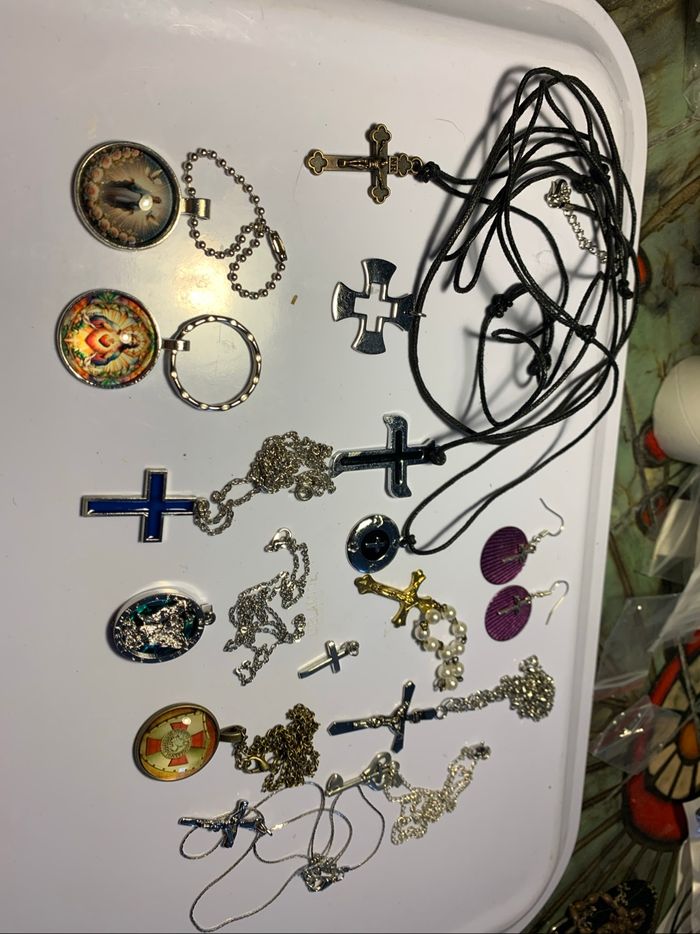 Gros lot bijoux accessoires religieux ( lire descriptif) - photo numéro 4