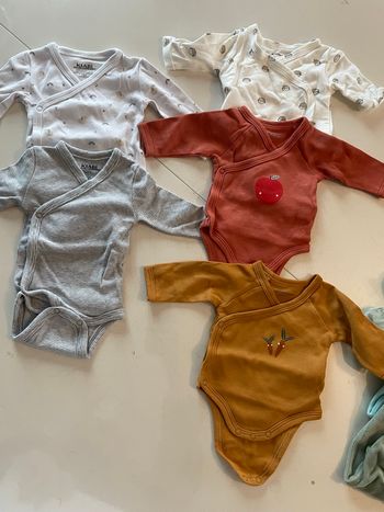 Lot vêtements bébé – 50 cm / 1 mois