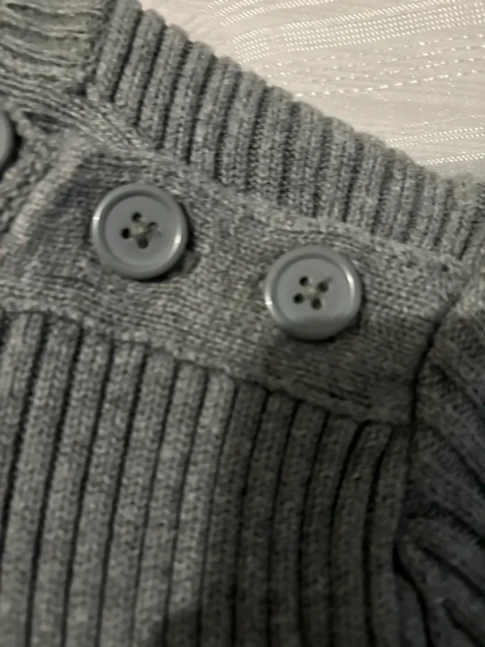 Pull gris - photo numéro 2