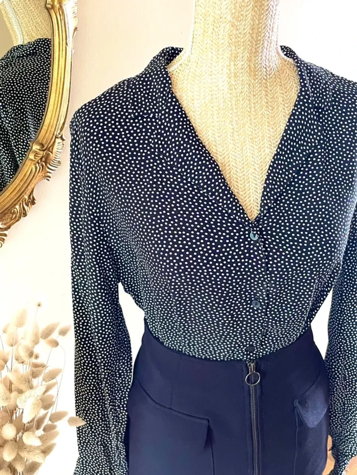 Sublime chemise manche longue à boutonnage et col noir et blanc style plumetis à pois - photo numéro 2