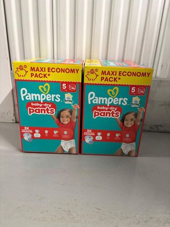 Lot de 2 cartons de Pampers taille 5