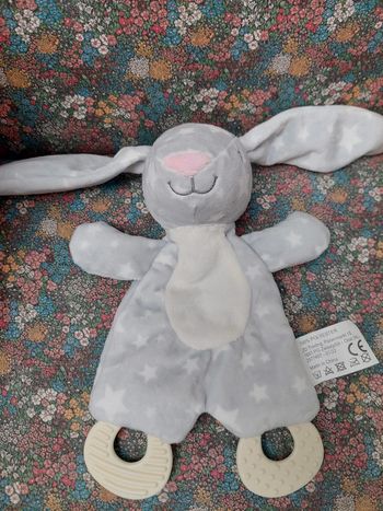 #4 Doudou lapin gris et étoiles Action