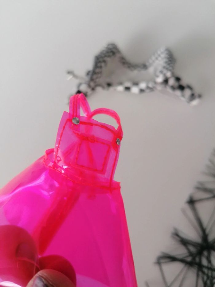 2 vêtements Barbie 👧🏻 - photo numéro 4