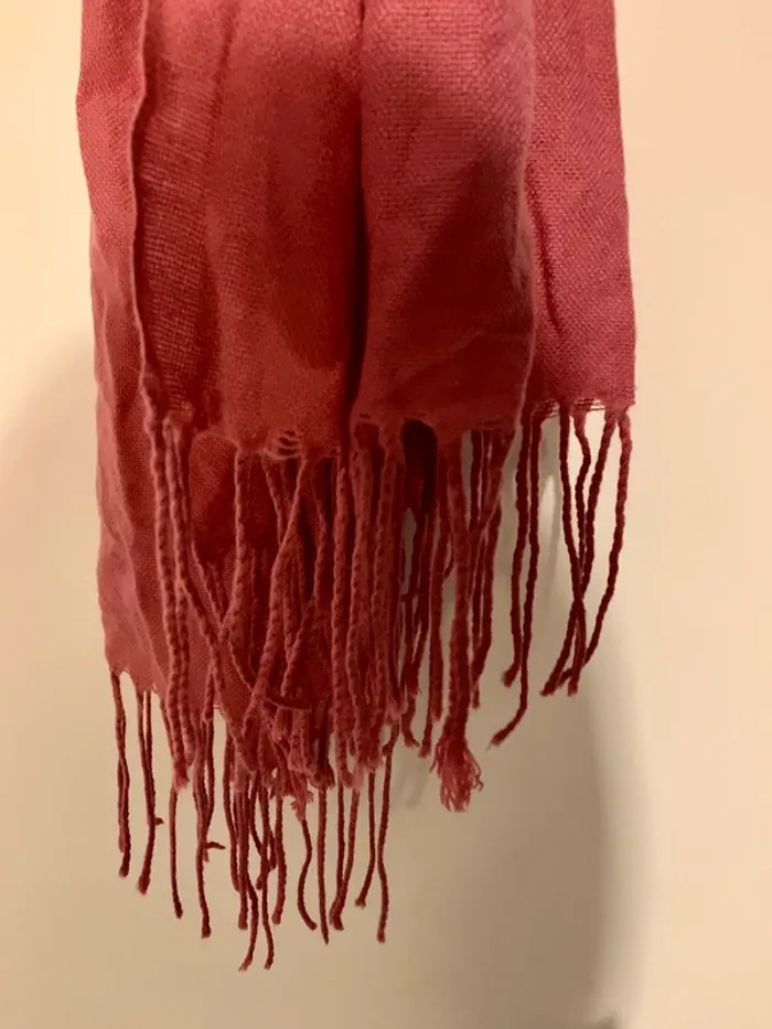 Écharpe rose très bon état - photo numéro 3