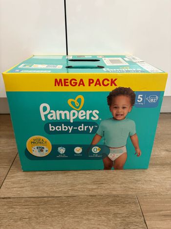Couche Pampers baby dry taille 5 neuf