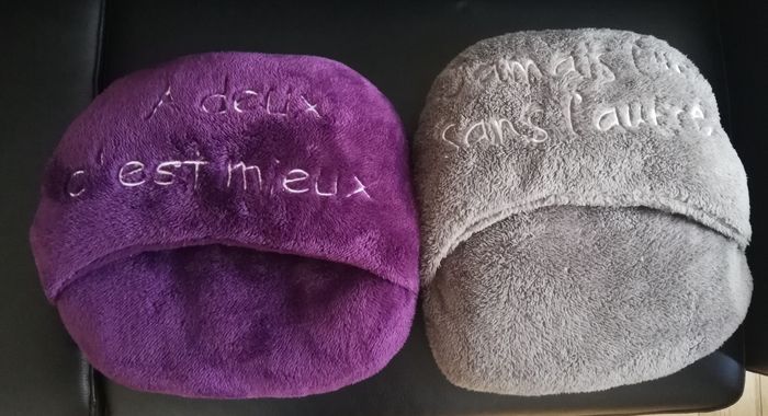 chaussons violet et gris