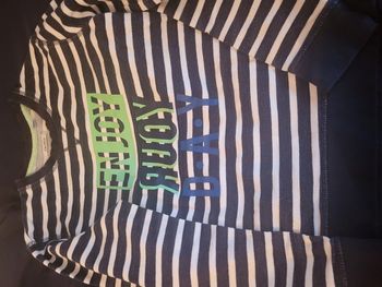 T shirt epais mis une fois  12 ans