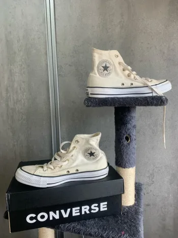 Jolies baskets femme avec jolis détails 37,5