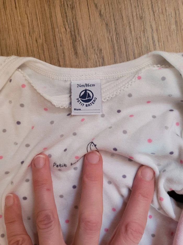 Lot 2 bodies état nickel 24 mois - photo numéro 2