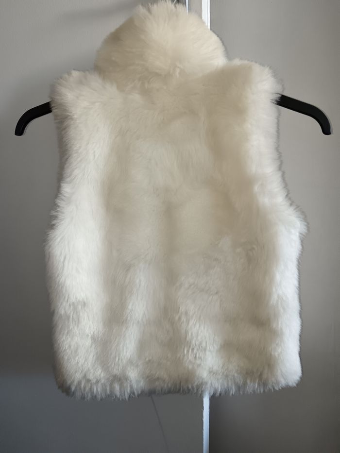 Gilet sans manches en fausse fourrure blanche - photo numéro 2