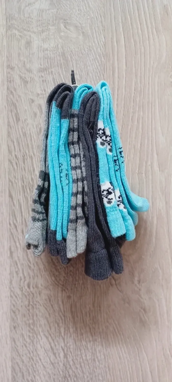 Lot de 5 paires de chaussettes enfant/garcon, taille 24-26, neuves avec étiquette 🏷 - photo numéro 3