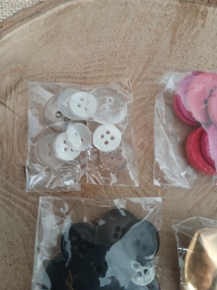 Lot de 4 sachets de boutons - photo numéro 4