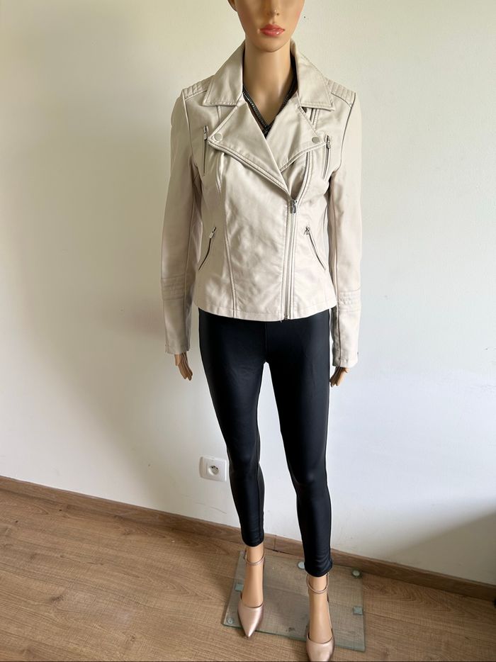 Perfecto beige en simili cuir Only taille 36 jamais porté - photo numéro 3