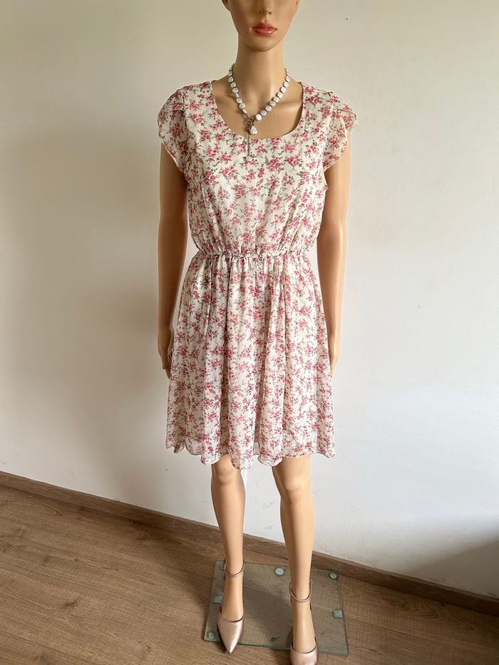 Robe fleurie à manches courtes Molly Bracken taille unique jamais portée - photo numéro 3