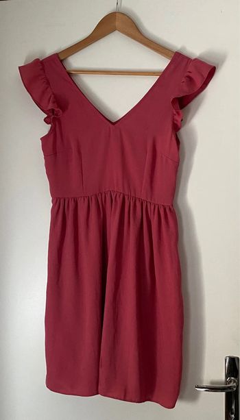 Petite Robe Avec Volant Dos Ouvert Avec Boutons Taille 34 Etam
