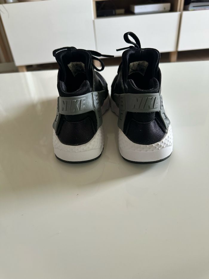 Baskets Nike Huarache Run taille 37,5 - photo numéro 4