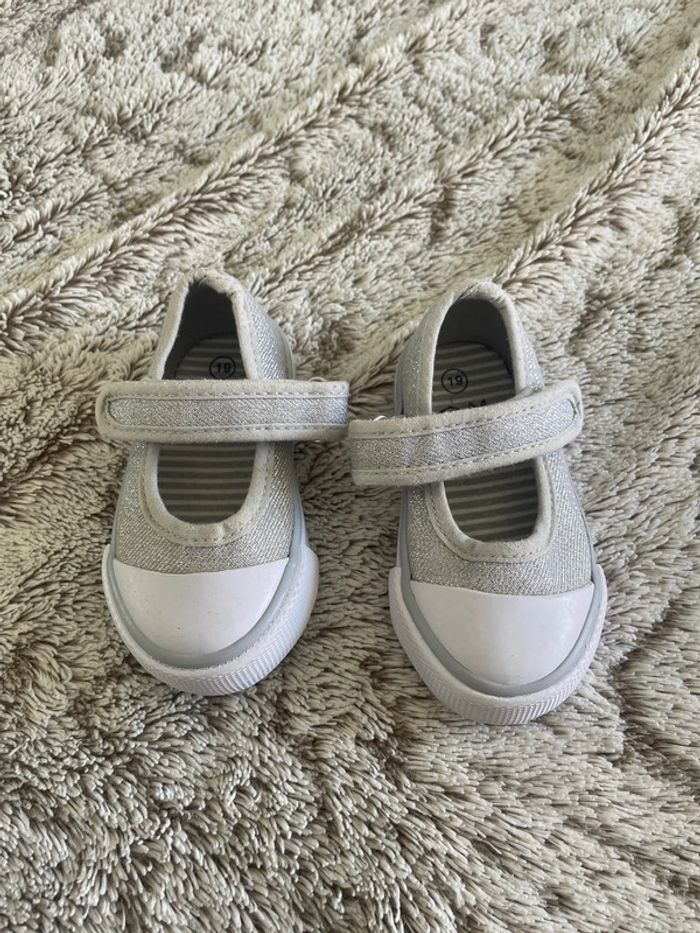 Chaussure neuve fille à scratch