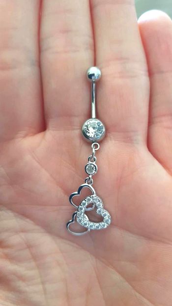 Piercing nombril cœurs entrelacés – neuf