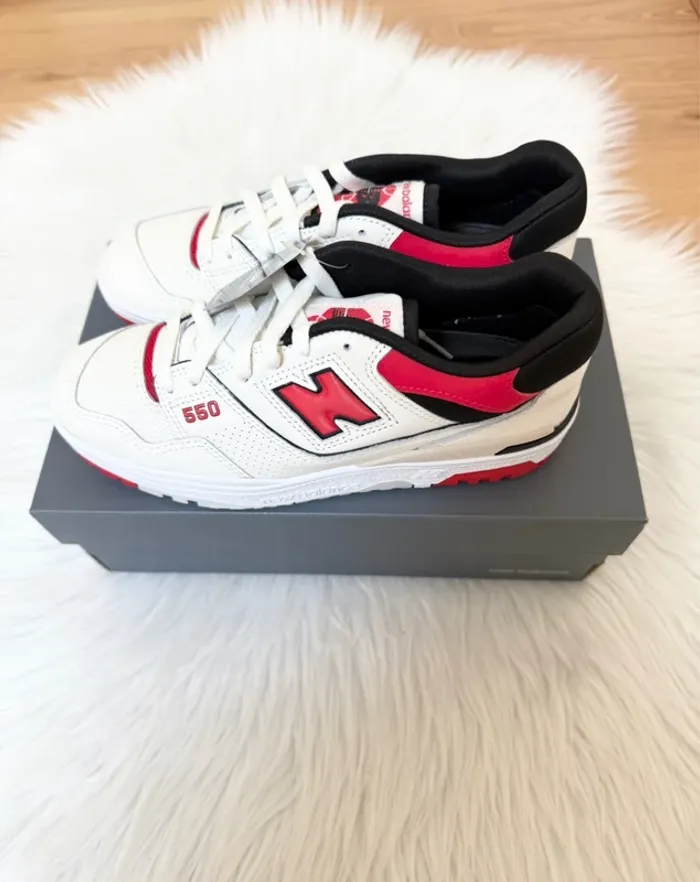 New Balance 550 – Taille 39,5 – blanc/rouge/noir – Neuf avec étiquette