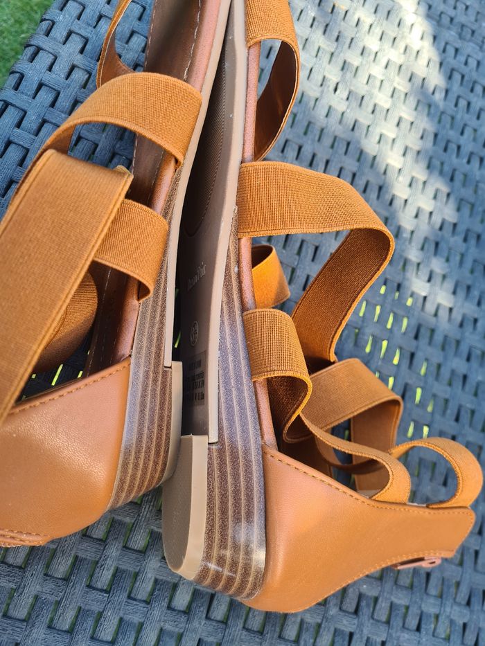 Sandales. Couleur caramel. Talon 2 cm. Taille 40. Neuve. Dreampairs - photo numéro 4