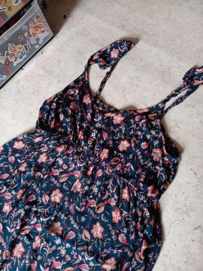 Robe légère t.38 kiabi mini trou sur le froufrou de l'épaule - photo numéro 2