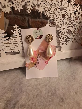 Boucles d'oreilles pendante blanches et doré