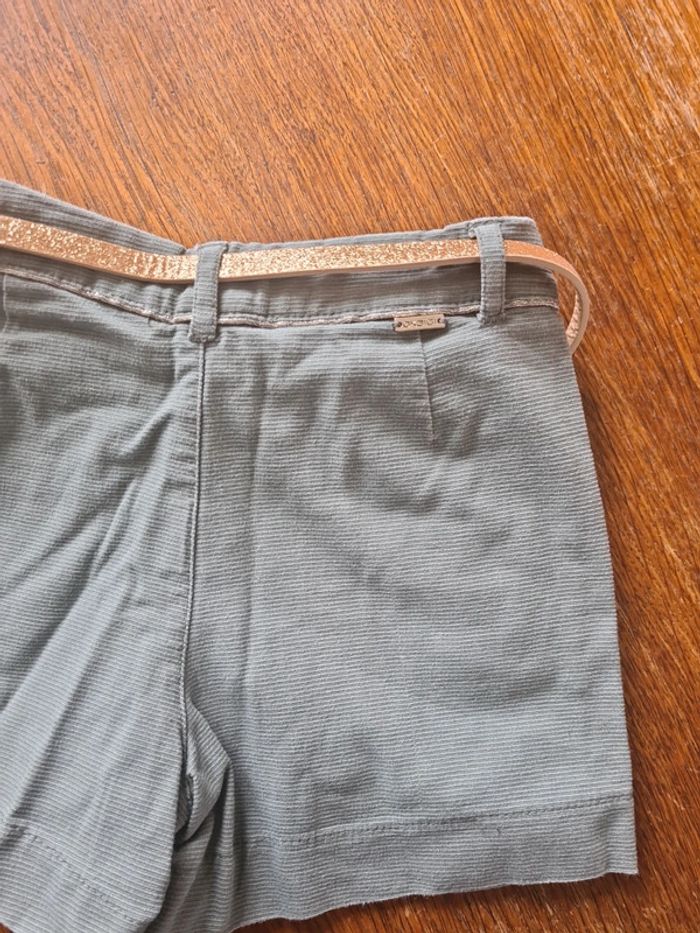 Jupe short 5 ans okaidi vert kaki avec ceinture dorée - photo numéro 3