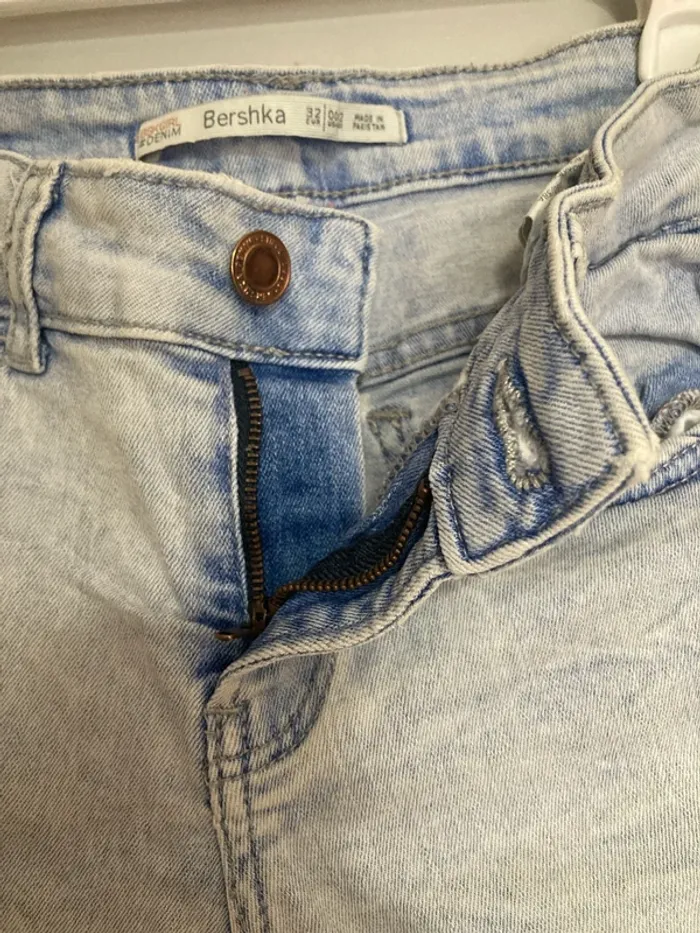 Short en jean Bershka XXS / 32 – effet usé vintage – très court - photo numéro 2