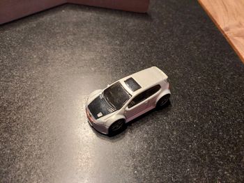 Volkswagen Golf GTI couleur blanc nacré