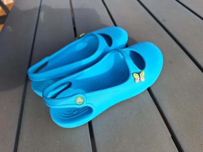 Ballerines Crocs bleues – pointure 34/35 – bon état - photo numéro 2