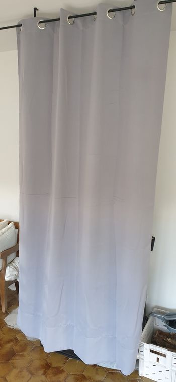 Rideau gris a oeillets