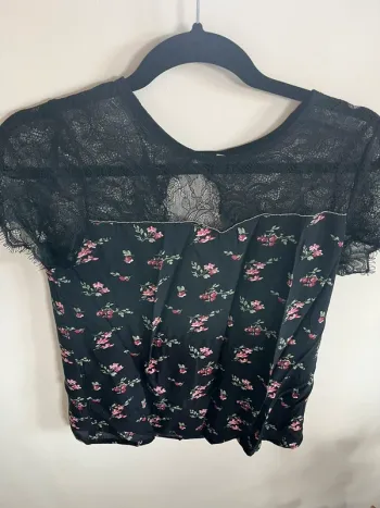 Blouse manches courtes fleurs dentelle taille s sexy