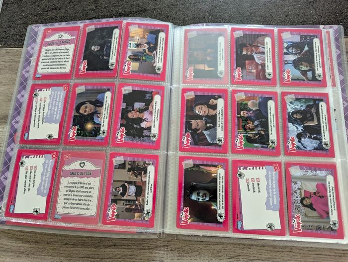 Vend classeur avec cartes collection chica vampiro
Voir photos pour voir la totalité des cartes présentes - photo numéro 4