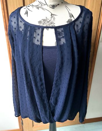 Blouse marine en voile plumetis avec top intégré  taille 42/44