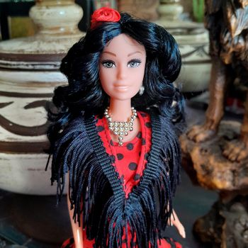 Poupée style barbie espagnole flamenco