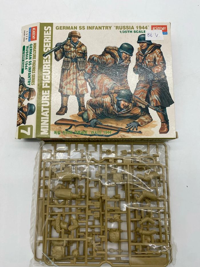 Academy maquette German ss infantry russia 1944 - photo numéro 3