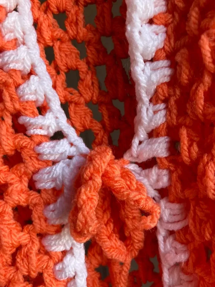 Superbe gilet cardigan sans manches crocheté à la main neuf taille M - photo numéro 8