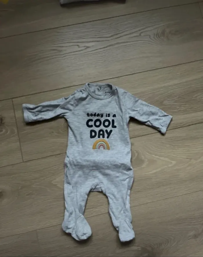 Lot pyjama Kiabi 1 mois - photo numéro 7