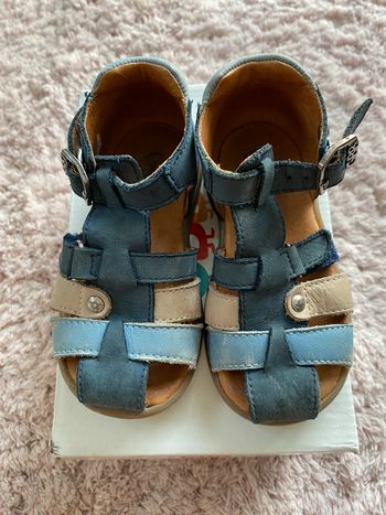 Sandales avec bout fermé GBB taille 22