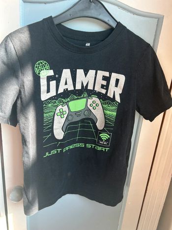 Tee shirt H&M , gamer ,bon état 4-6 ans