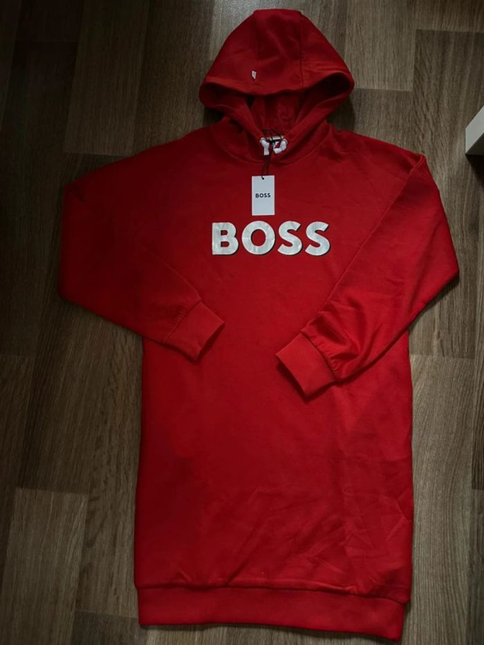 Magnifique robe pull Hugo Boss 16 ans