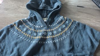 Polo avec capuche pompon