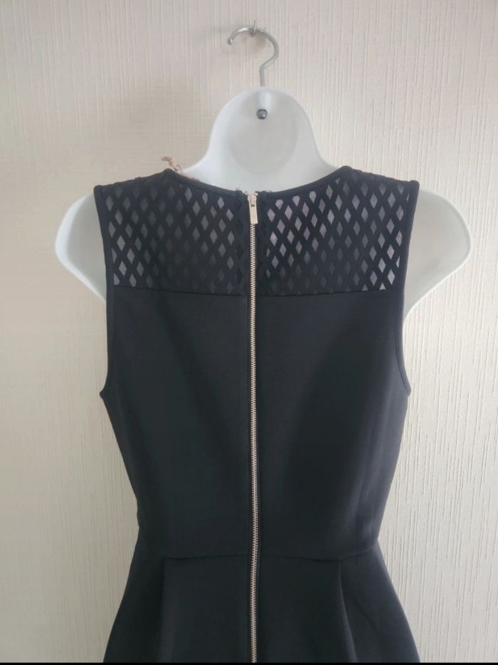 Robe noire Les Petites Bombes S neuve détail ajourés - photo numéro 6