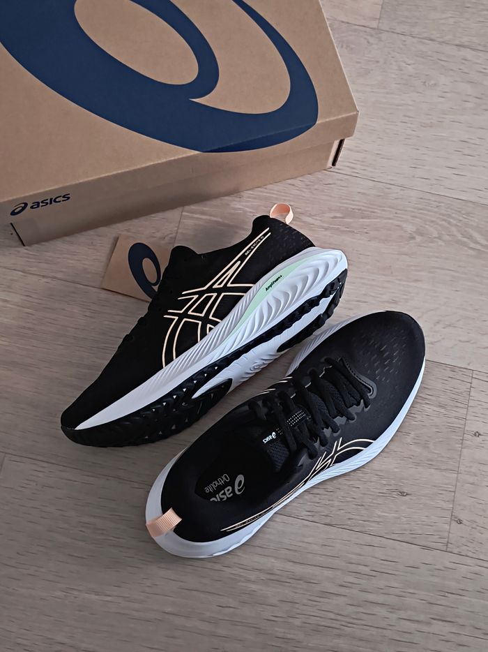 Baskets chaussures running Asics gel taille 40.5 neuves - photo numéro 5