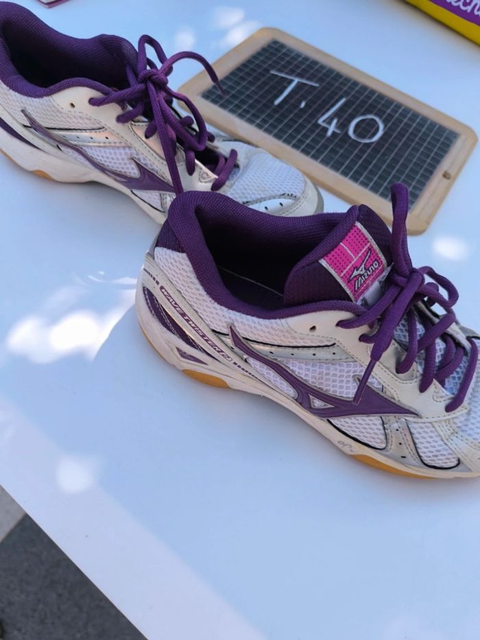 Baskets Mizuno taille 40 en bon état - photo numéro 4