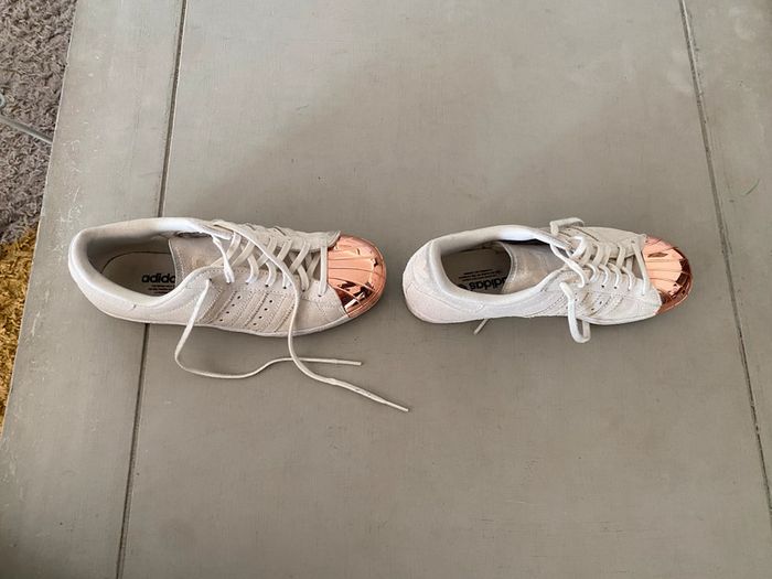 Baskets Adidas Superstar taille 36,5 blanche crème et rose - photo numéro 13